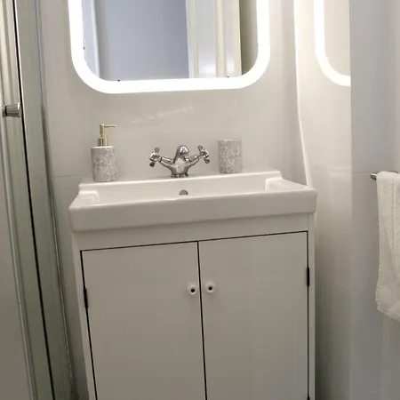 Augusta Street 213 - 2 Esq アパート